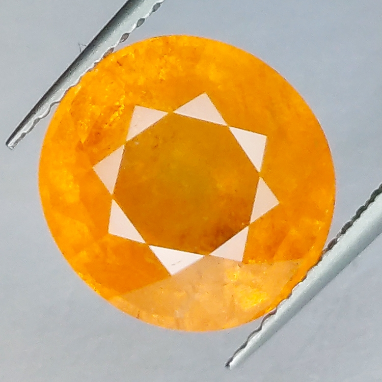 8.82ct Granat Fanta Mandarine Spessartin ovalschliff 11.8x11.0mm