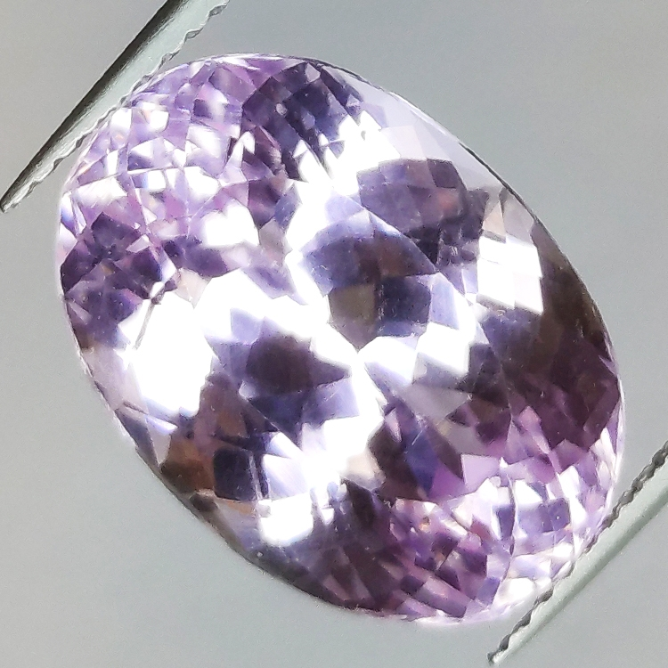 11.98ct Kunzite coupe ovale 16.4x11.4mm