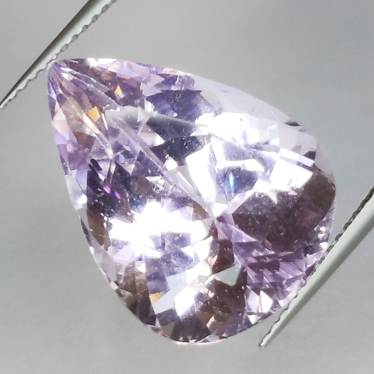 18.21ct Kunzita talla pera 20.0x15.1mm