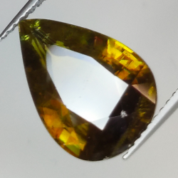 7.42ct Sphène Verte coupe poire 14.8x10.5mm