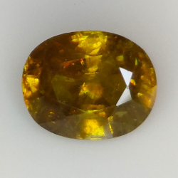 7.43ct Esfena Verde talla oval 12.9x10.1mm