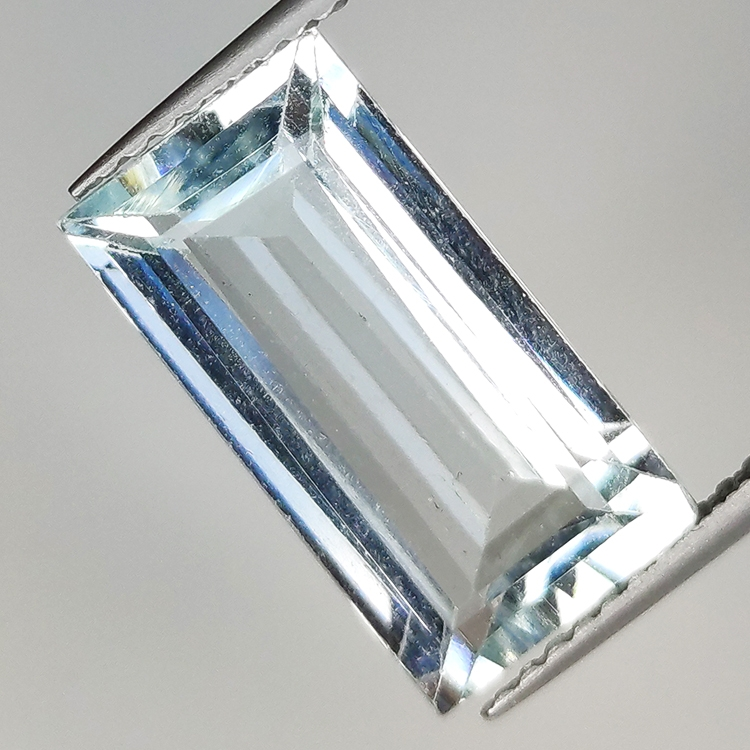 4.95ct Acquamarina taglio rettangolare 15.1x8.1mm