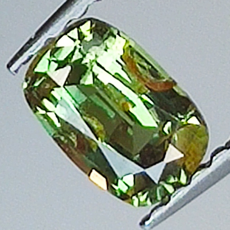 0.58ct Alejandrita Cambio de Color talla cojín 6.0x4.0mm