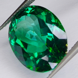 12.68ct Topacio Verde talla oval 15.8x12.4mm