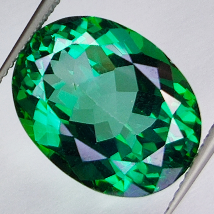 12,68ct Grüner Topas ovalschliff 15,8x12,4mm