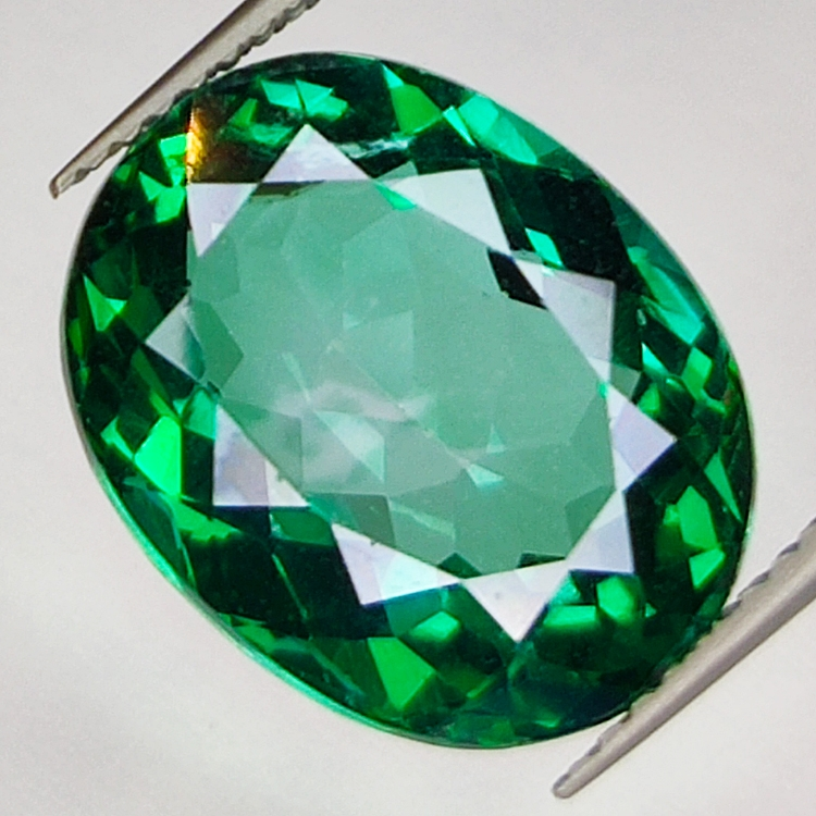 10.70ct Topacio Verde talla oval 13.5x11.2mm