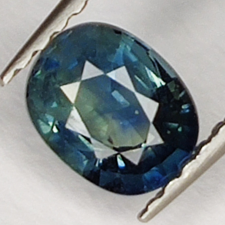 0.76ct Zafiro Azul talla oval 6x5mm