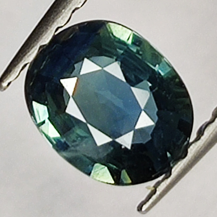 0.63ct Saphir Bleu coupe ovale 6x4mm