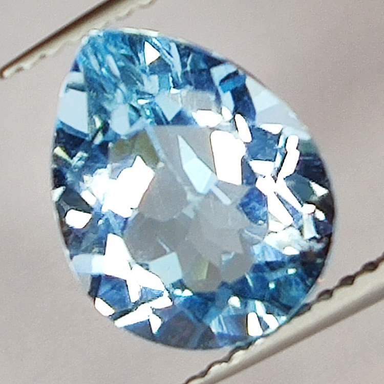 3.81ct Topacio Azul talla pera 11.3x8.9mm