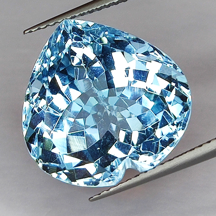 18.45ct Topazio Blu taglio cuore 16x16mm