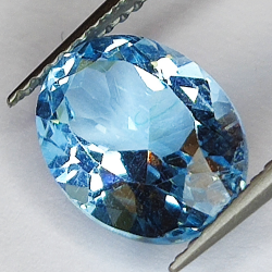 4.02ct Blauer Topas ovalschliff 10.9x8.3mm