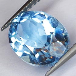 3.68ct Blauer Topas ovalschliff 10.0x8.0mm