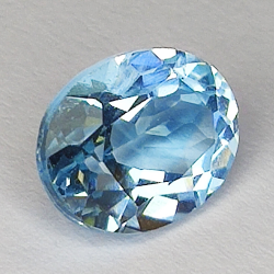 3.68ct Blauer Topas ovalschliff 10.0x8.0mm