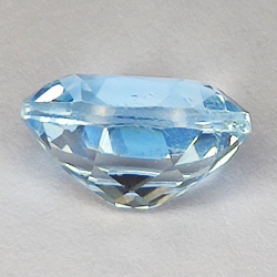 3.68ct Blauer Topas ovalschliff 10.0x8.0mm