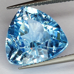 9.37ct Blauer Topas trilliant schliff 13.0x13.0mm