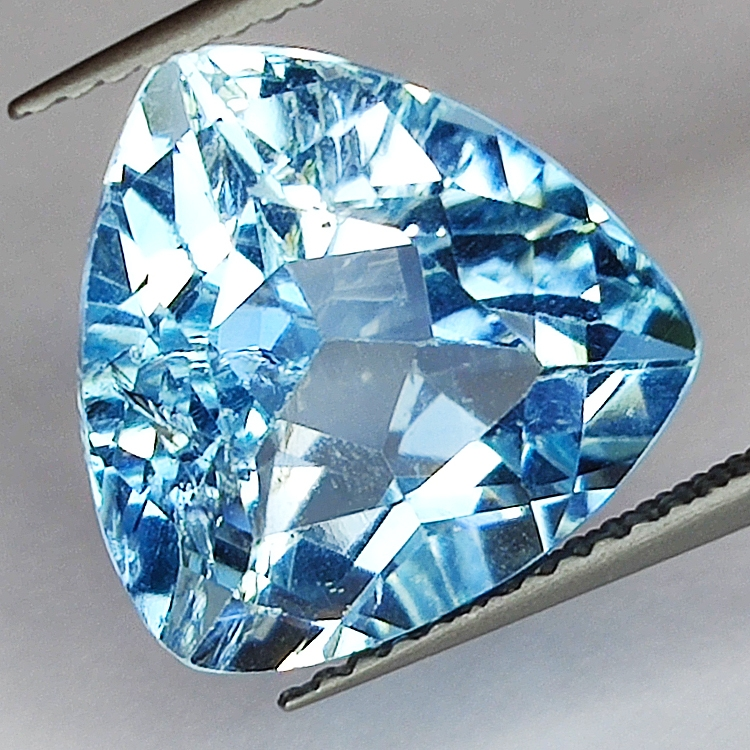 9.37ct Blauer Topas trilliant schliff 13.0x13.0mm