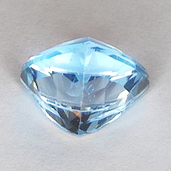 7.73ct Blauer Topas trilliant schliff 12.3x12.2mm