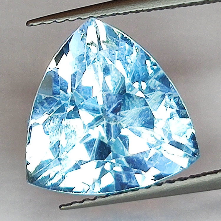 7.73ct Blauer Topas trilliant schliff 12.3x12.2mm