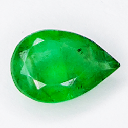 0.63ct Esmeralda talla pera 7.4x4.9mm