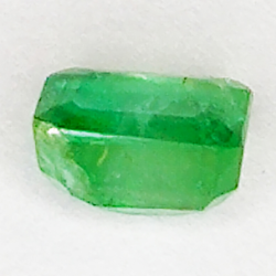 0.58ct Émeraude coupe émeraude 5.0x4.1mm