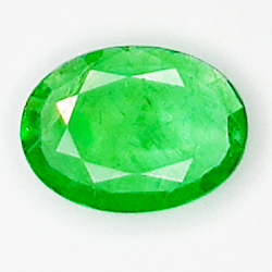 0.51ct Esmeralda talla oval 6.9x5.1mm