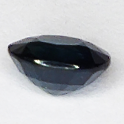 0.92ct Bleu Saphir coupe ovale 6.1x5.2mm