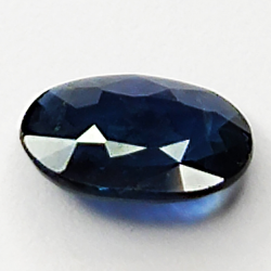 0.70ct Zaffiro blu taglio ovale 6.8x4.8mm