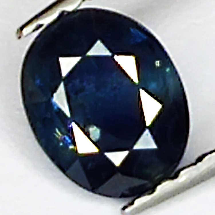 0.78ct Bleue Saphir coupe ovale 6.0x4.9mm