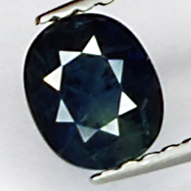 0.95ct Bleue Saphir coupe ovale 5.9x4.9mm