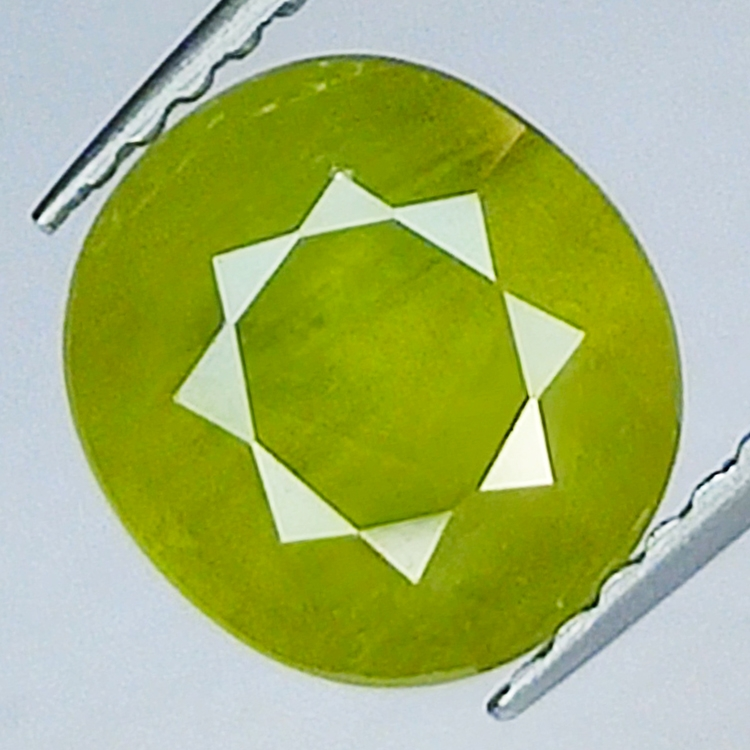 2.70ct Zaffiro verde taglio ovale 8.4x7.6mm