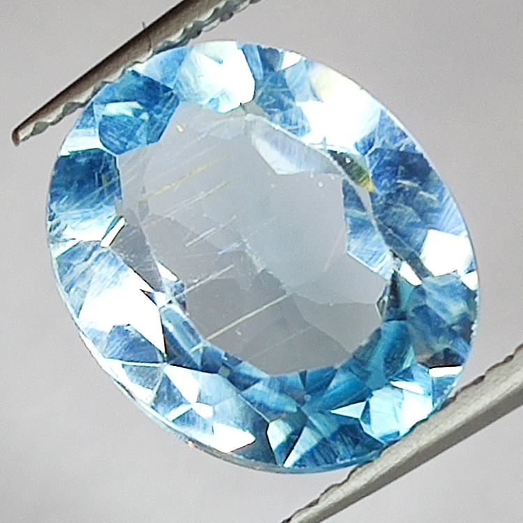 3.82ct Topazio Blu taglio ovale 10.8x8.9mm