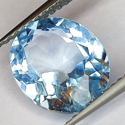 3.66ct Blauer Topas ovalschliff 10.7x8.8mm