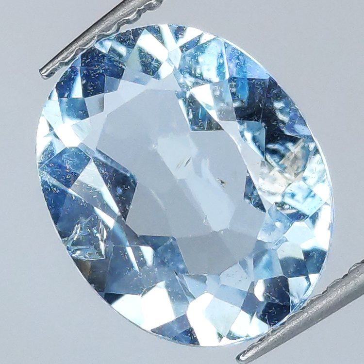 3.73ct Blauer Topas ovalschliff 11.1x9.0mm