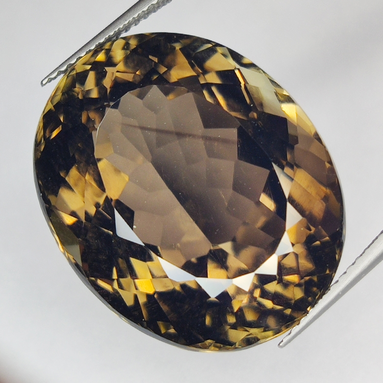 38.64ct Quarzo Fumé taglio ovale 24.0x19.6mm