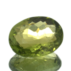 Tormalina taglio ovale da 2,82 ct, 10,28 x 8,24 mm