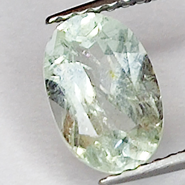 1.34ct Acquamarina verde taglio ovale 8.8x5.9mm