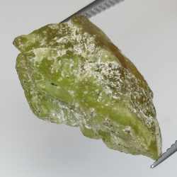 18.17ct Green rough Sphene 21.4x13.0mm