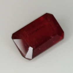 Rubino taglio smeraldo 2.30ct