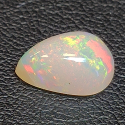 Äthiopischer Opal im Birnenschliff 1,52ct