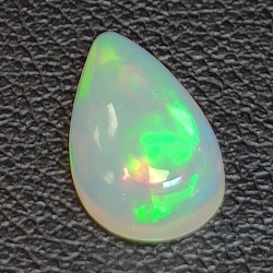 Opale éthiopienne taillée en poire 1.11ct