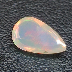 Opale éthiopienne taillée en poire 1.19ct