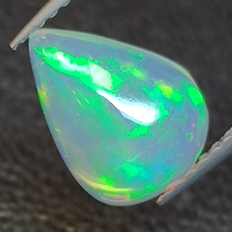 Opale éthiopienne taille poire 1.40ct