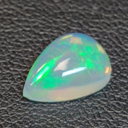 Opale éthiopienne taille poire 1.40ct