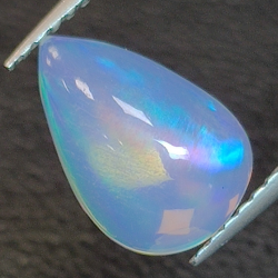 Äthiopischer Opal im Birnenschliff 1,50ct