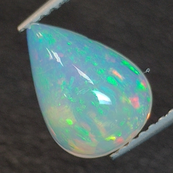 Äthiopischer Opal im Birnenschliff 1,75ct