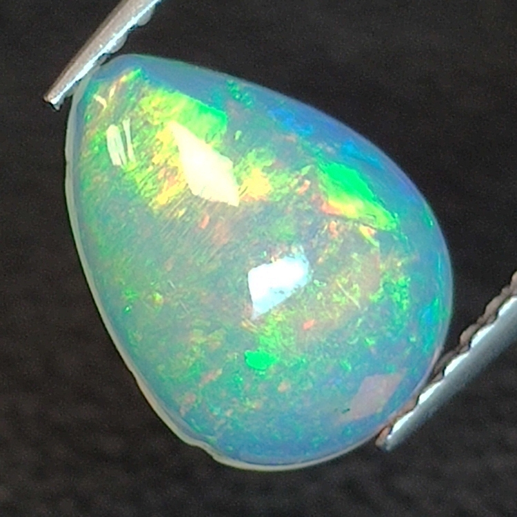 Opale éthiopienne taillée en poire 1.17ct