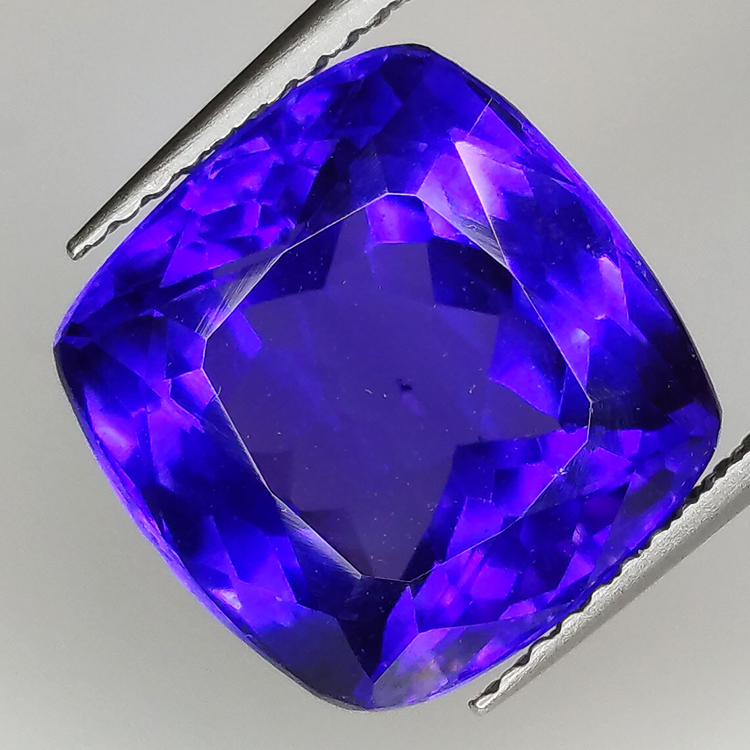 Tanzanite rectangulaire coussin de taille 9.62ct