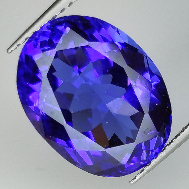 Tanzanite taille ovale 8.99ct