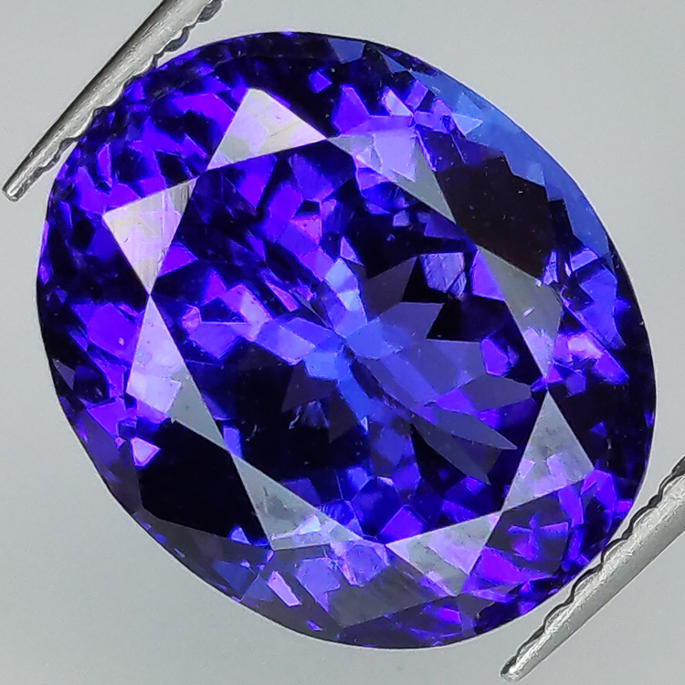 Tanzanite taglio ovale 6.78ct