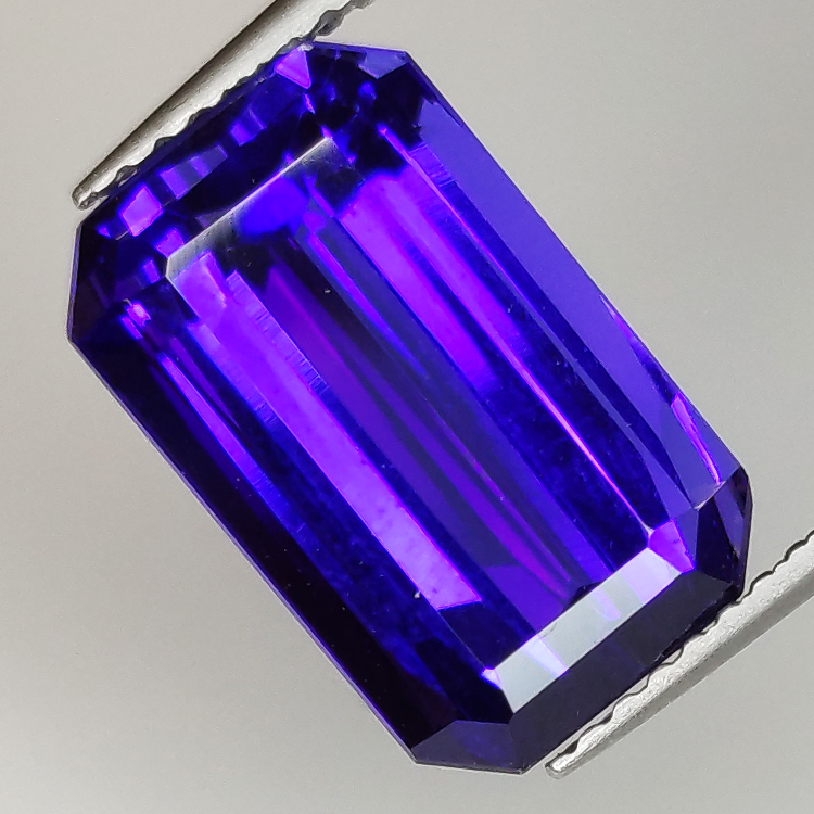 Tanzanite taille émeraude 7.56t